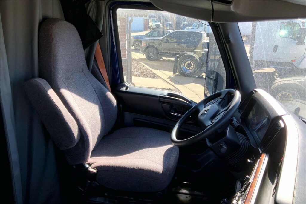 2022 CUM LT625 6×4 Sleeper