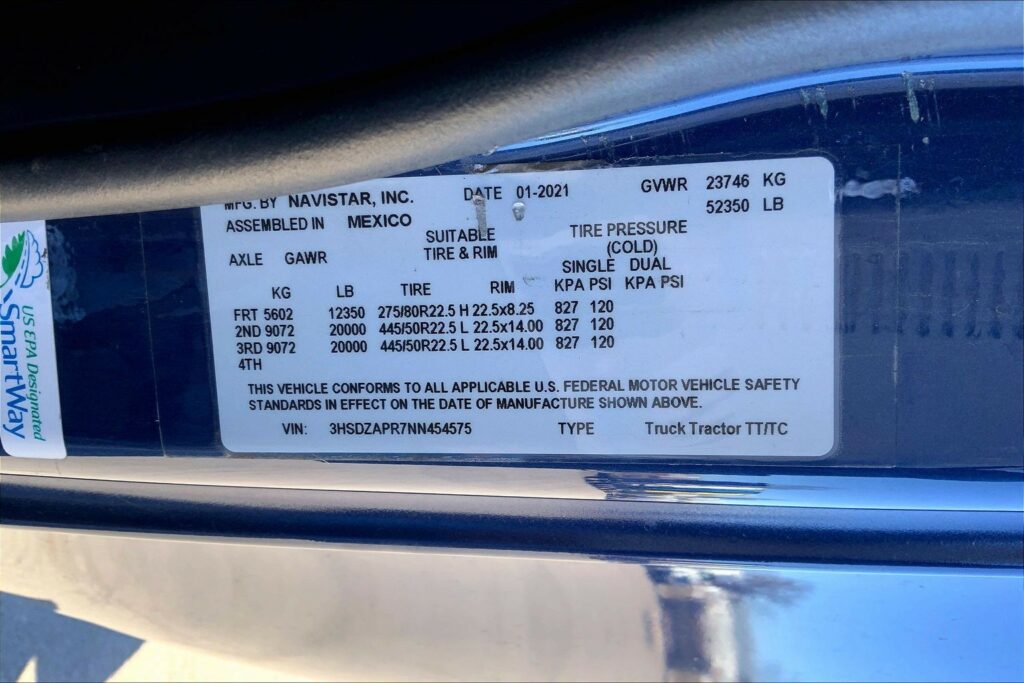 2022 CUM LT625 6×4 Sleeper