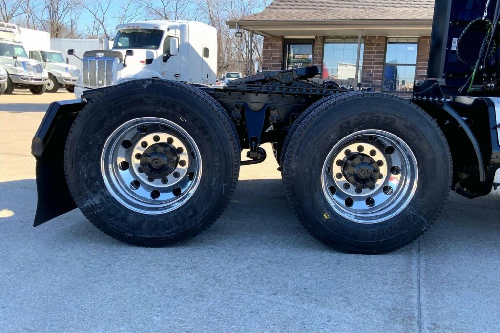 2022 CUM LT625 6×4 Sleeper