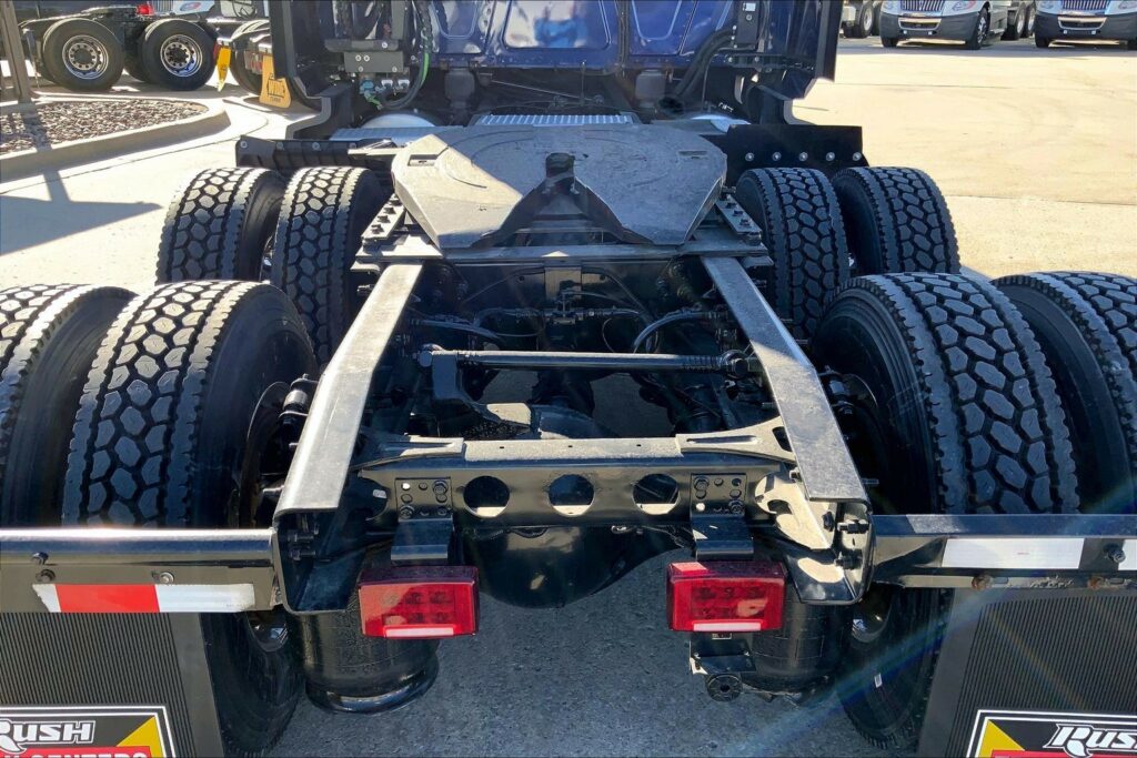 2022 CUM LT625 6×4 Sleeper