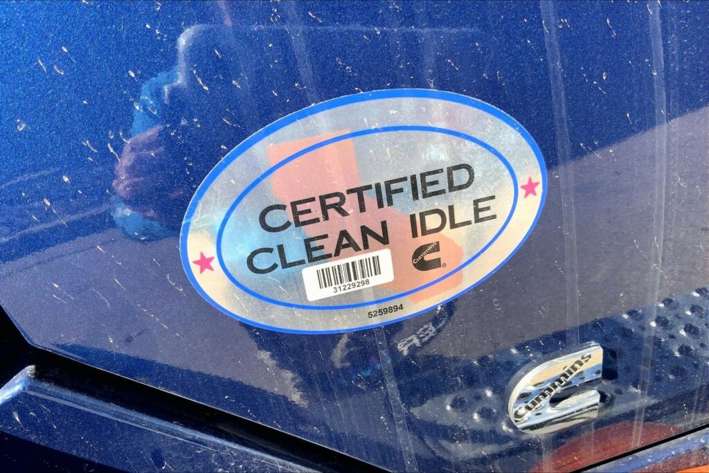 2022 CUM LT625 6×4 Sleeper