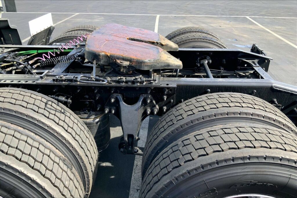 2022 CUM LT625 6×4 Sleeper