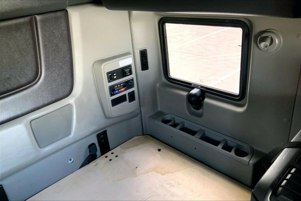 2022 CUM LT625 6×4 Sleeper