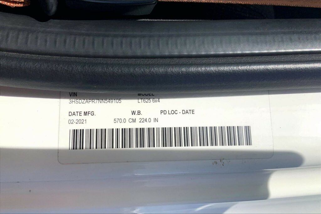 2022 CUM LT625 6×4 Sleeper