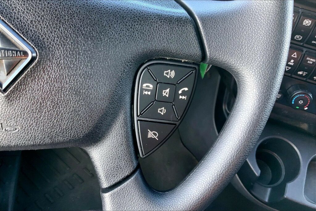 2022 CUM LT625 6×4 Sleeper