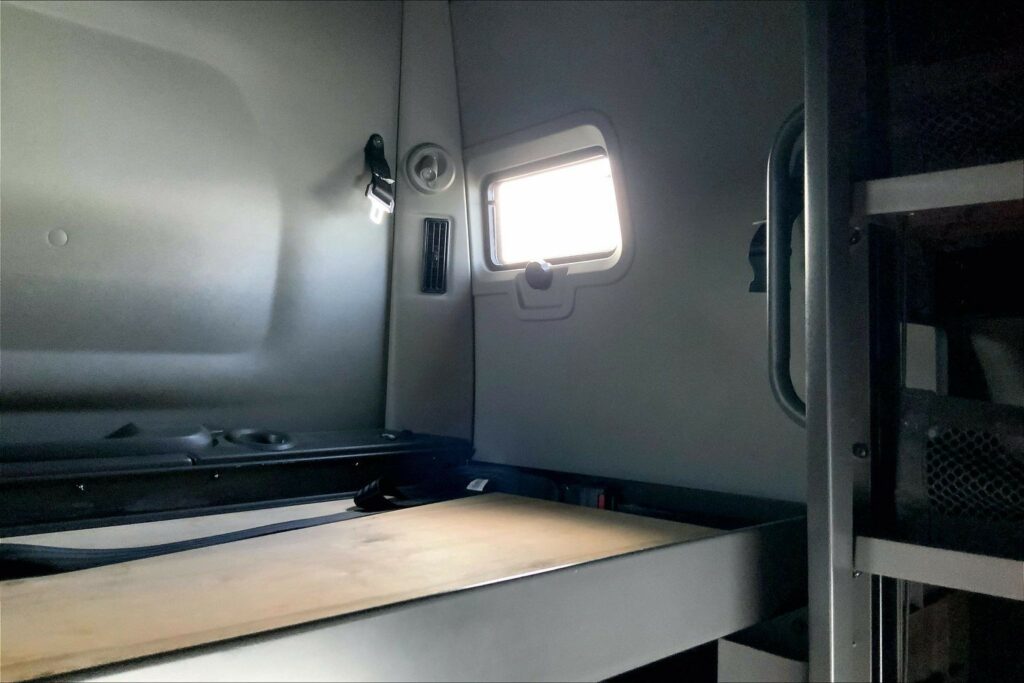 2022 CUM LT625 6×4 Sleeper