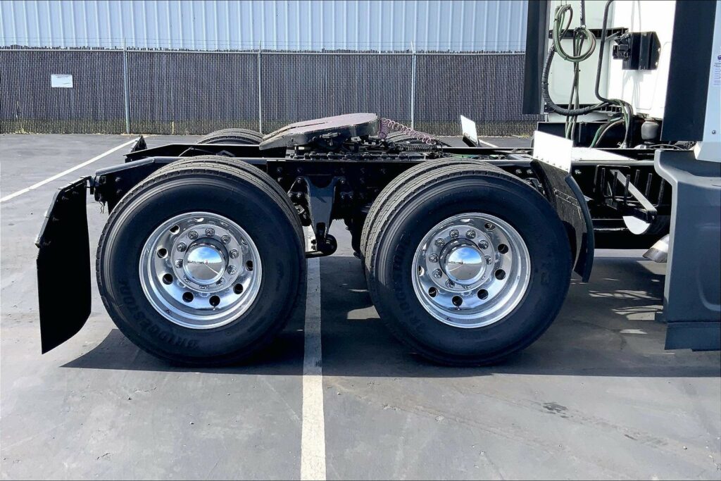 2022 CUM LT625 6×4 Sleeper