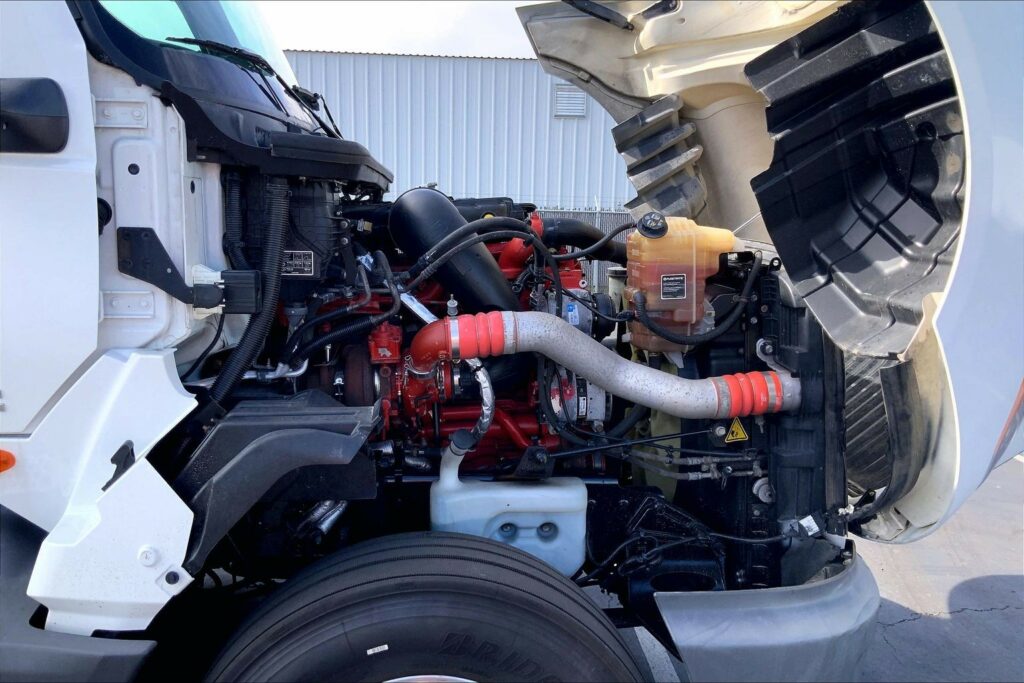 2022 CUM LT625 6×4 Sleeper