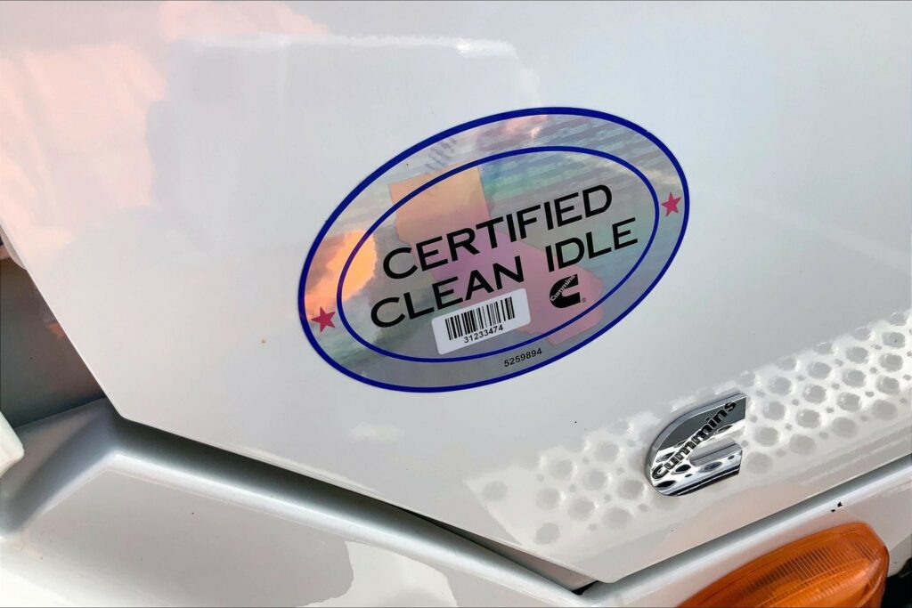 2022 CUM LT625 6×4 Sleeper