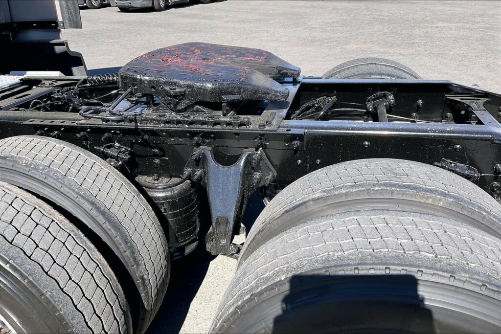 2022 CUM LT625 6×4 Sleeper