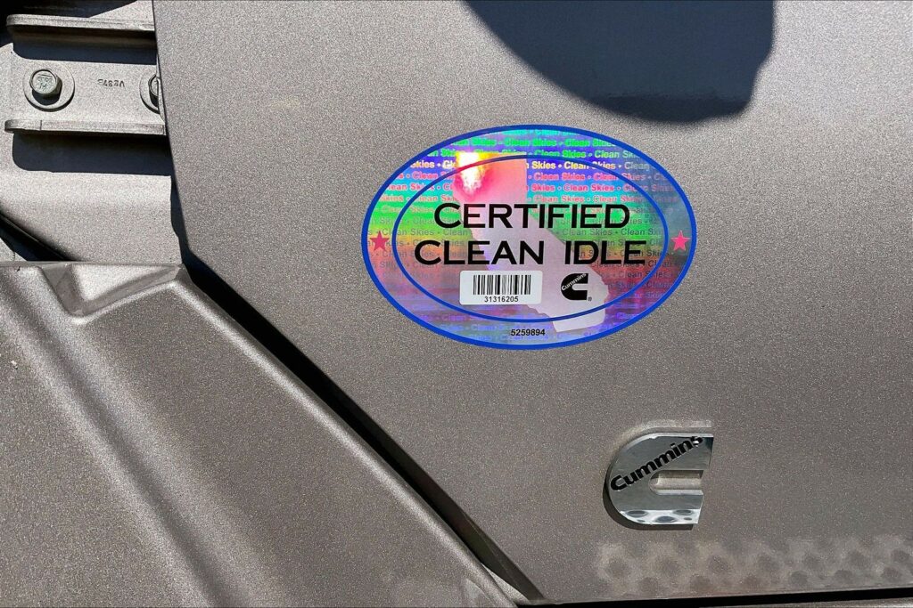 2022 CUM LT625 6×4 Sleeper