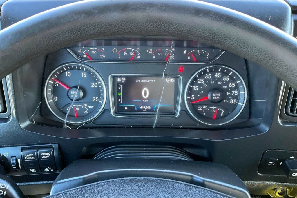 2022 CUM LT625 6×4 Sleeper