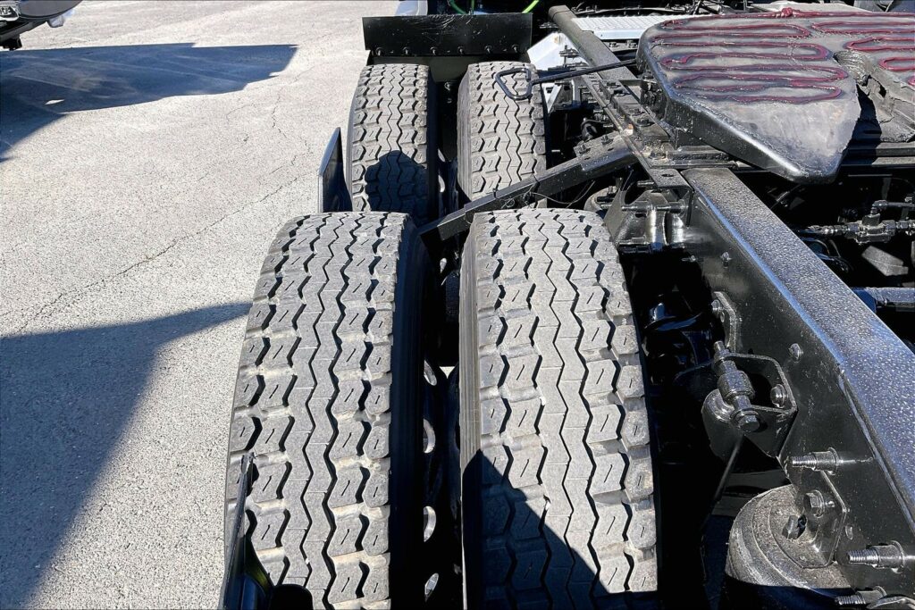 2022 CUM LT625 6×4 Sleeper