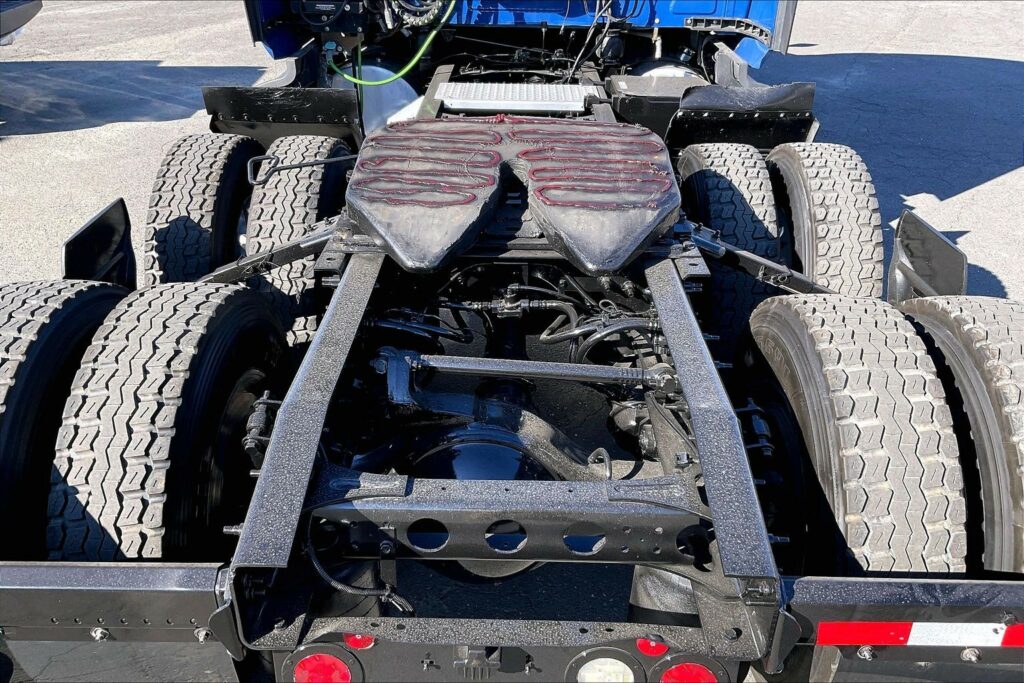 2022 CUM LT625 6×4 Sleeper