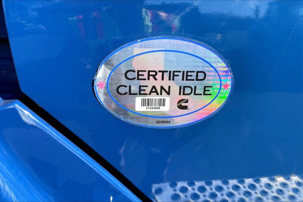 2022 CUM LT625 6×4 Sleeper