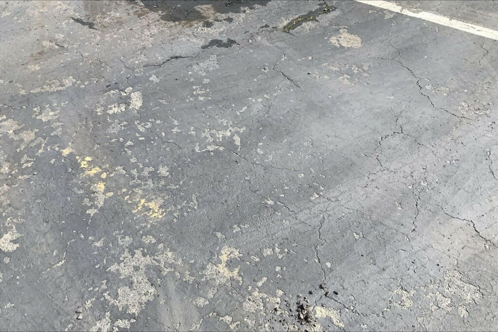 2022 CUM LT625 6×4 Sleeper