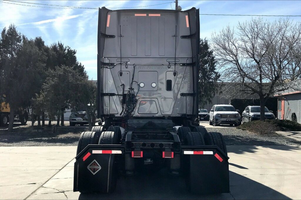 2022 CUM LT625 6×4 Sleeper