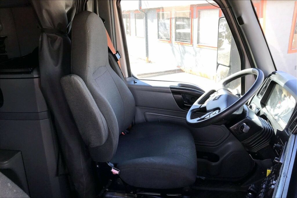 2022 CUM LT625 6×4 Sleeper