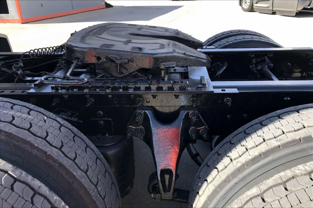 2022 CUM LT625 6×4 Sleeper