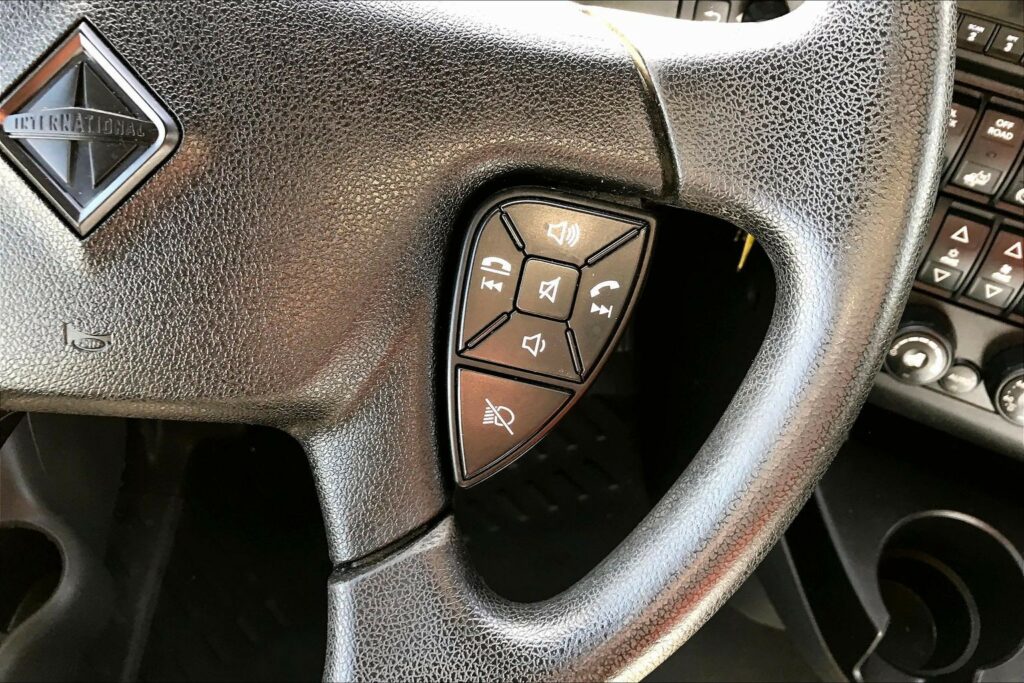 2022 CUM LT625 6×4 Sleeper