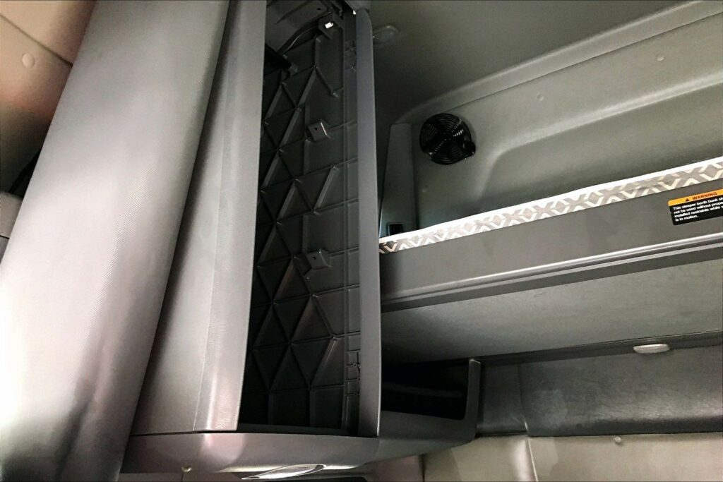 2022 CUM LT625 6×4 Sleeper