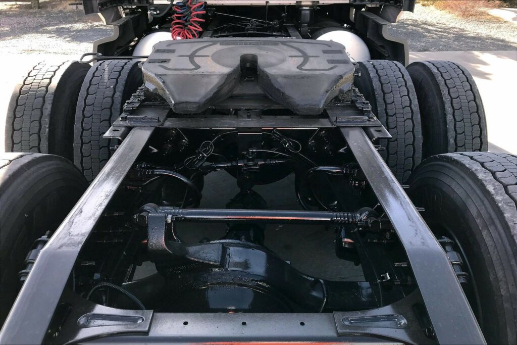 2022 CUM LT625 6×4 Sleeper