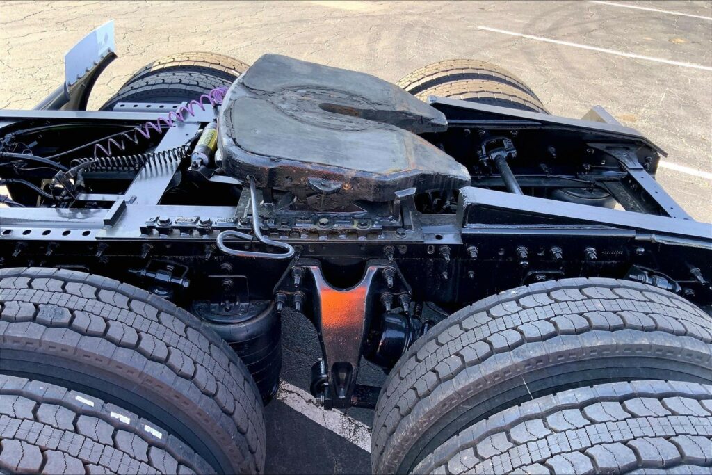 2022 CUM LT625 6×4 Sleeper