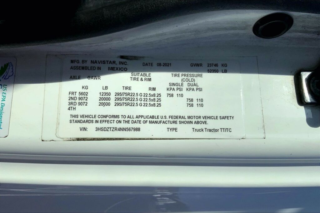 2022 CUM LT625 6×4 Sleeper