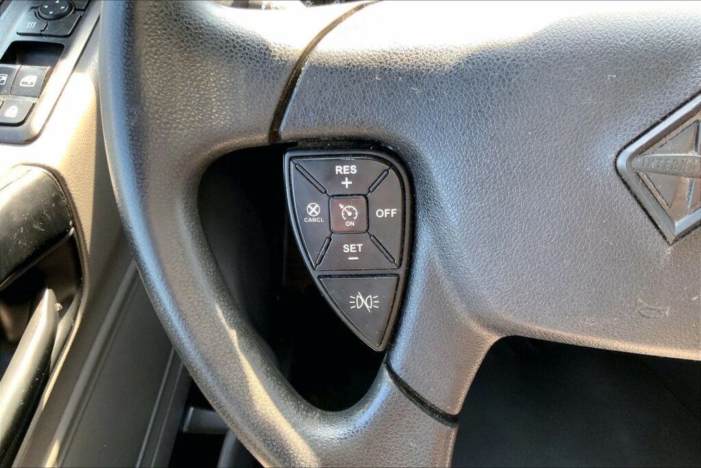 2022 CUM LT625 6×4 Sleeper