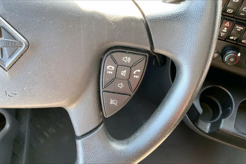 2022 CUM LT625 6×4 Sleeper