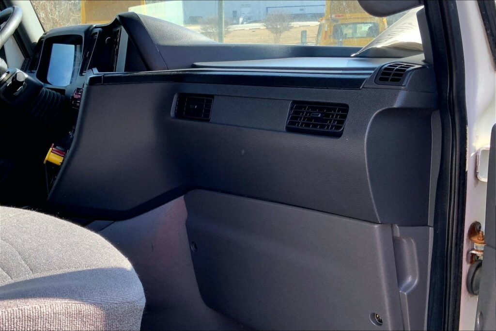 2022 CUM LT625 6×4 Sleeper