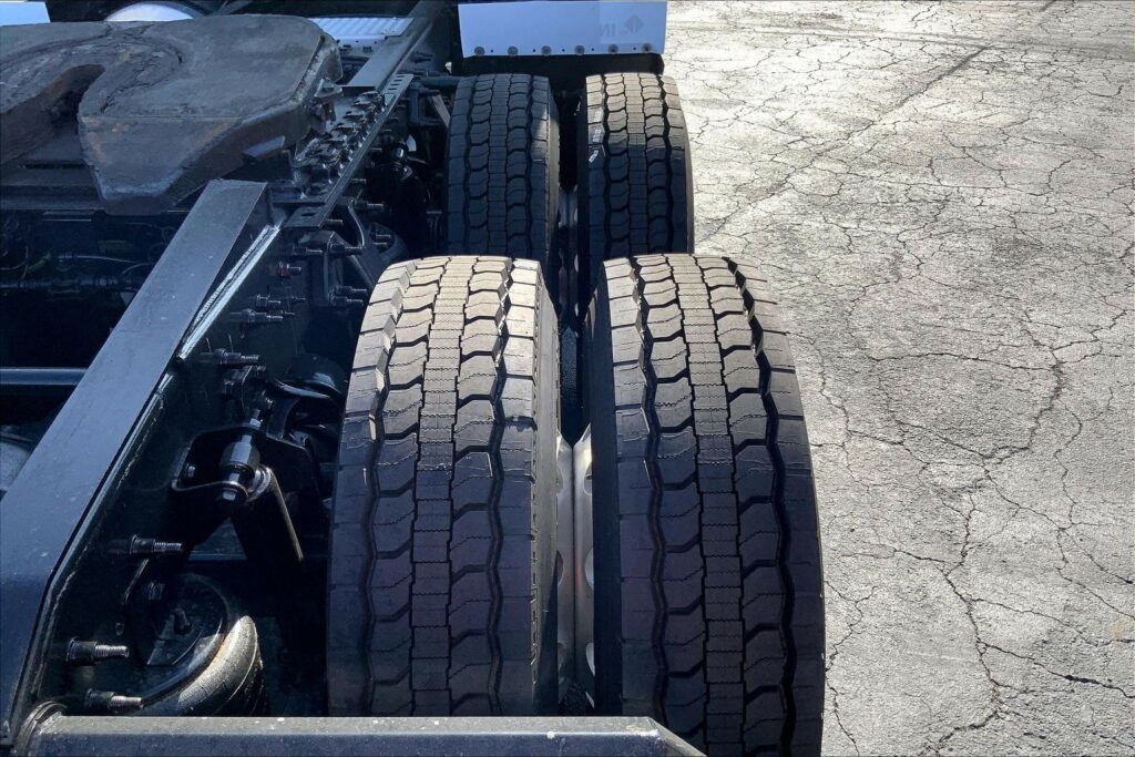 2022 CUM LT625 6×4 Sleeper