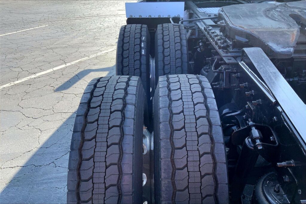 2022 CUM LT625 6×4 Sleeper