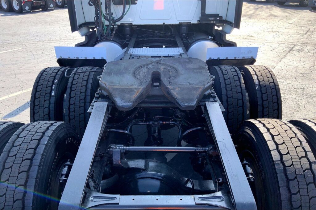 2022 CUM LT625 6×4 Sleeper