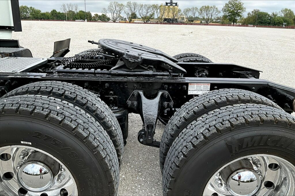 2021 CUM LT625 6×4 Sleeper