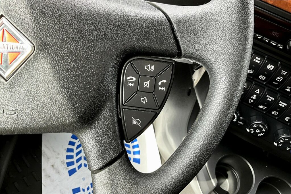 2021 CUM LT625 6×4 Sleeper