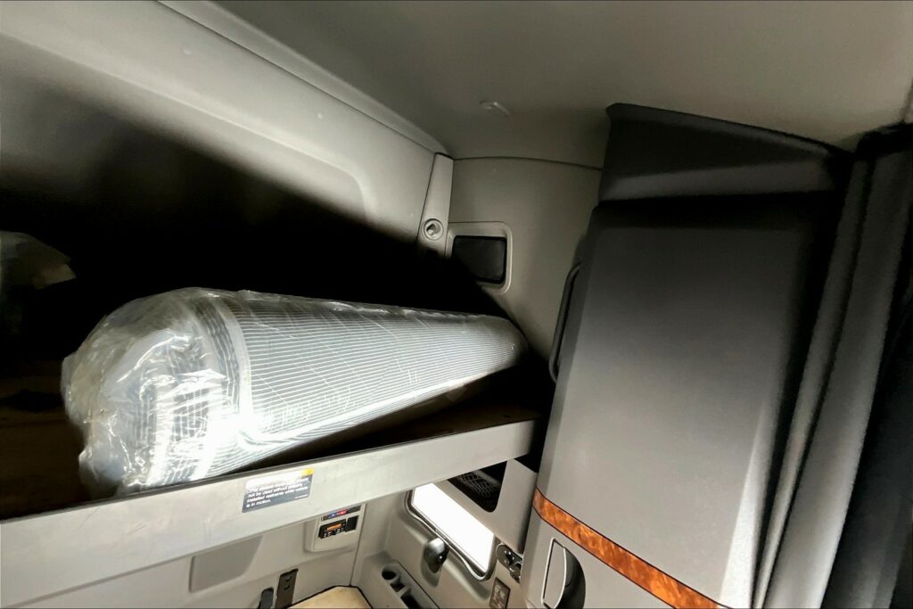 2021 CUM LT625 6×4 Sleeper