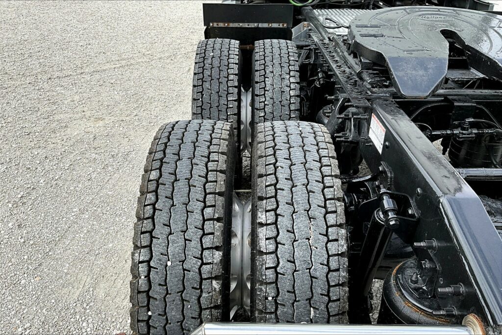 2021 CUM LT625 6×4 Sleeper