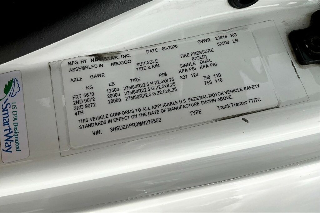 2021 CUM LT625 6×4 Sleeper