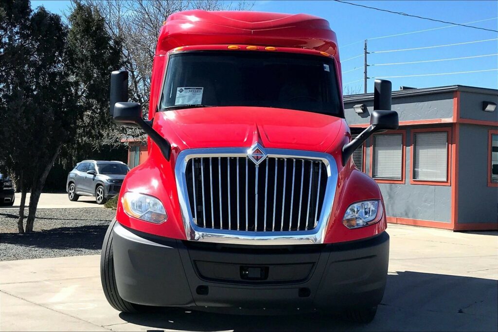 2021 CUM LT625 6×4 Sleeper