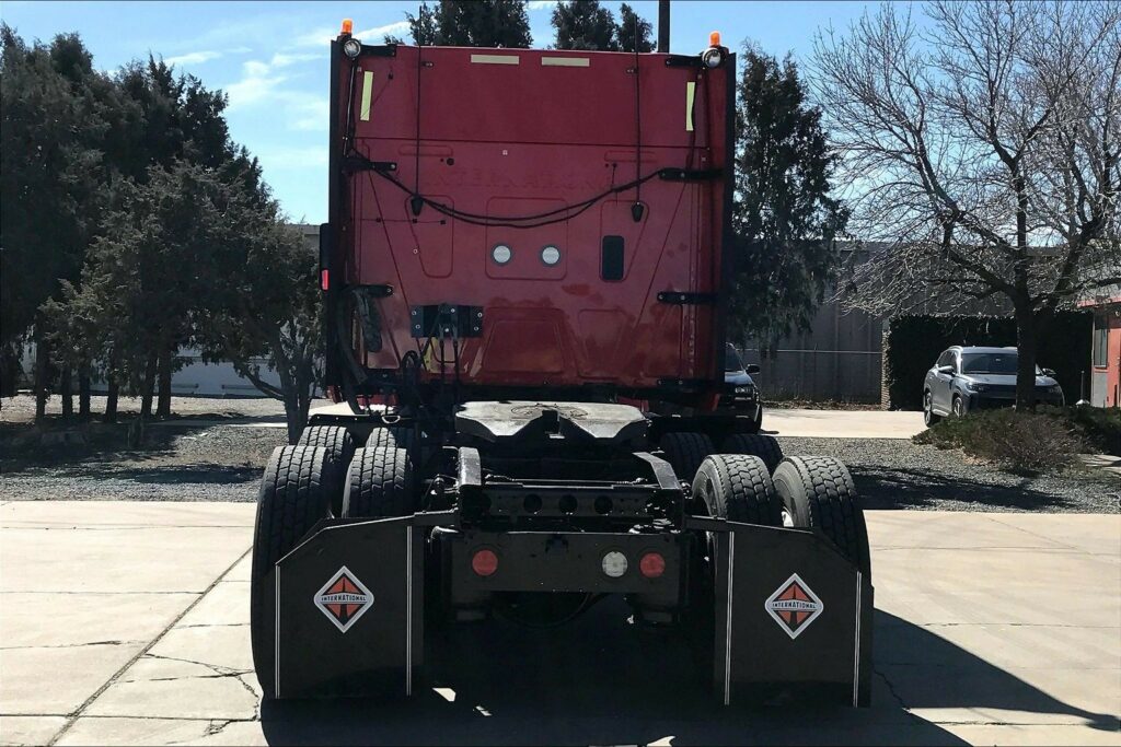 2021 CUM LT625 6×4 Sleeper