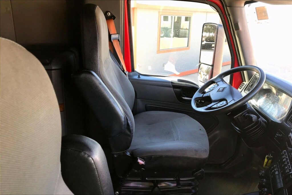 2021 CUM LT625 6×4 Sleeper