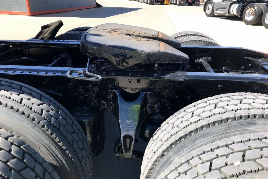 2021 CUM LT625 6×4 Sleeper