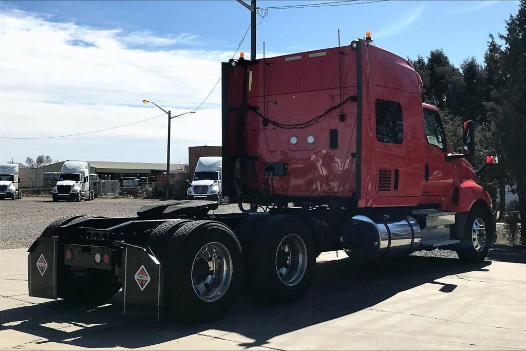 2021 CUM LT625 6×4 Sleeper