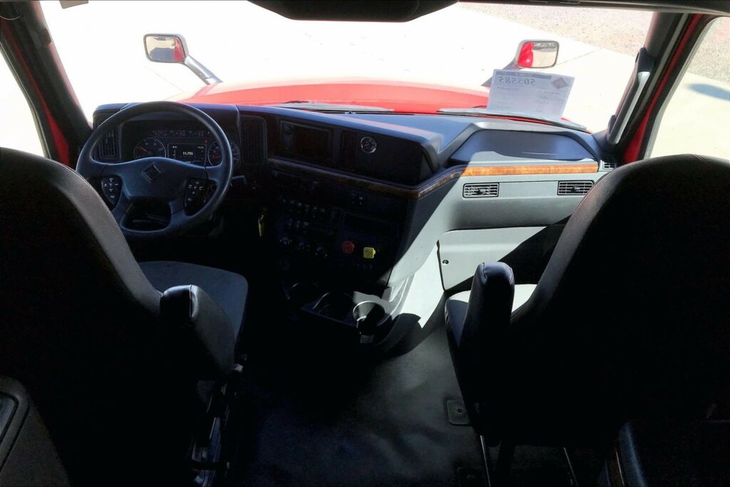 2021 CUM LT625 6×4 Sleeper