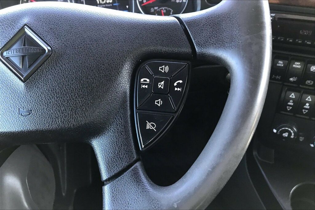 2021 CUM LT625 6×4 Sleeper