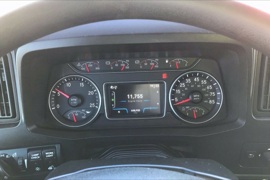 2021 CUM LT625 6×4 Sleeper