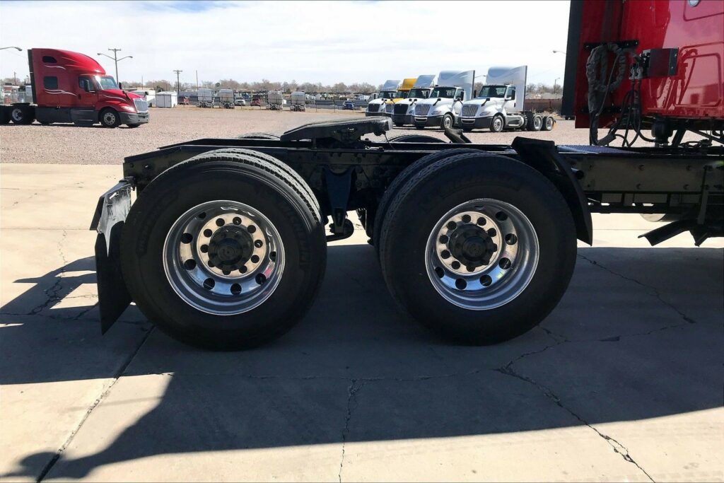 2021 CUM LT625 6×4 Sleeper