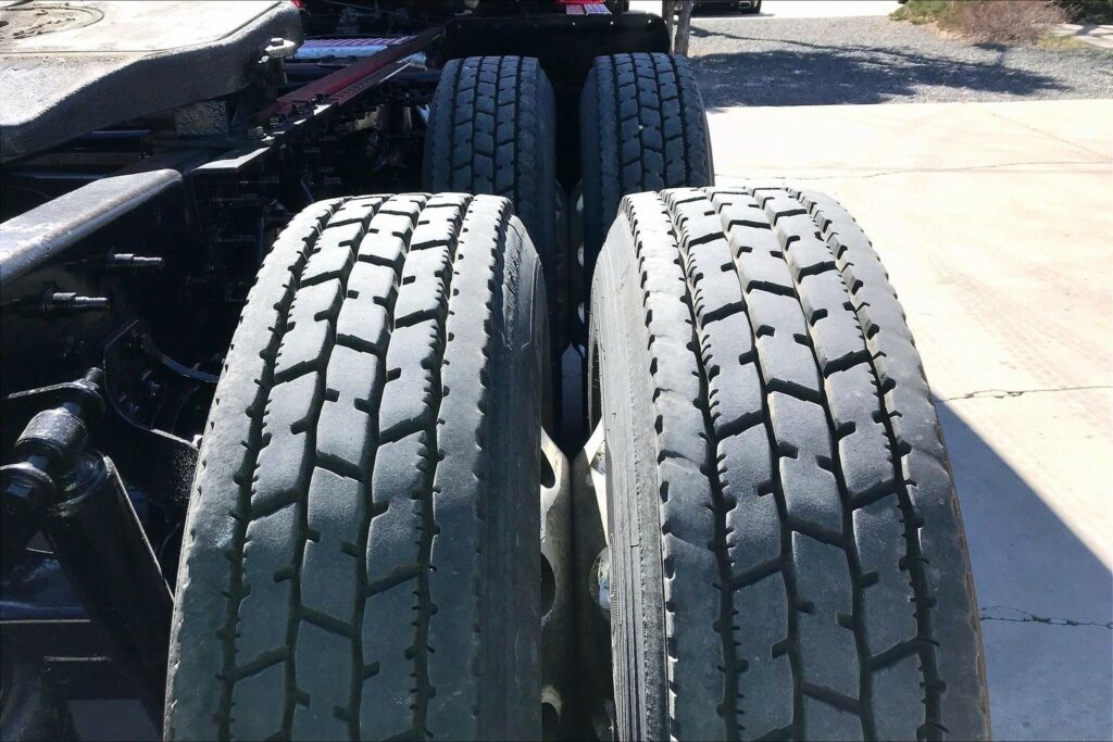 2021 CUM LT625 6×4 Sleeper