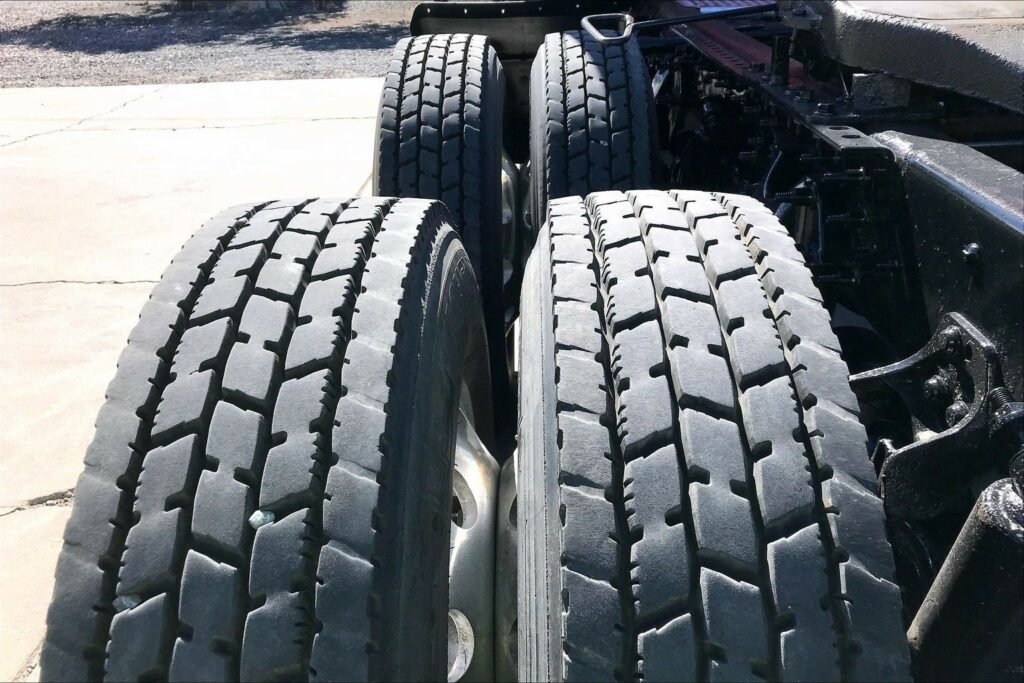 2021 CUM LT625 6×4 Sleeper